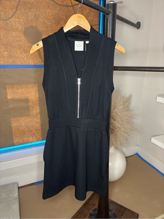 Varley Dresses & Skirts - Varley Black Sleeveless Zip-Front Mini Dress